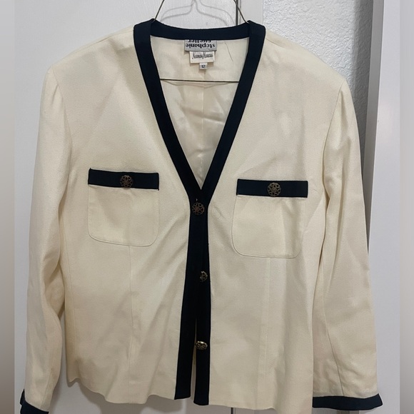 Neiman Marcus Jackets & Blazers - Neiman Marcus women’s suit blazer cream black Stephanie oueller vintage 12 pt